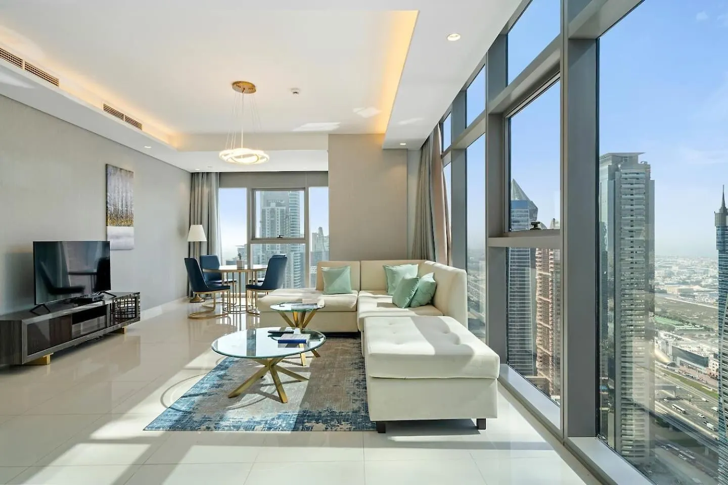 High Floor 2 Bedroom Gem - Burj Khalifa Views Dubai