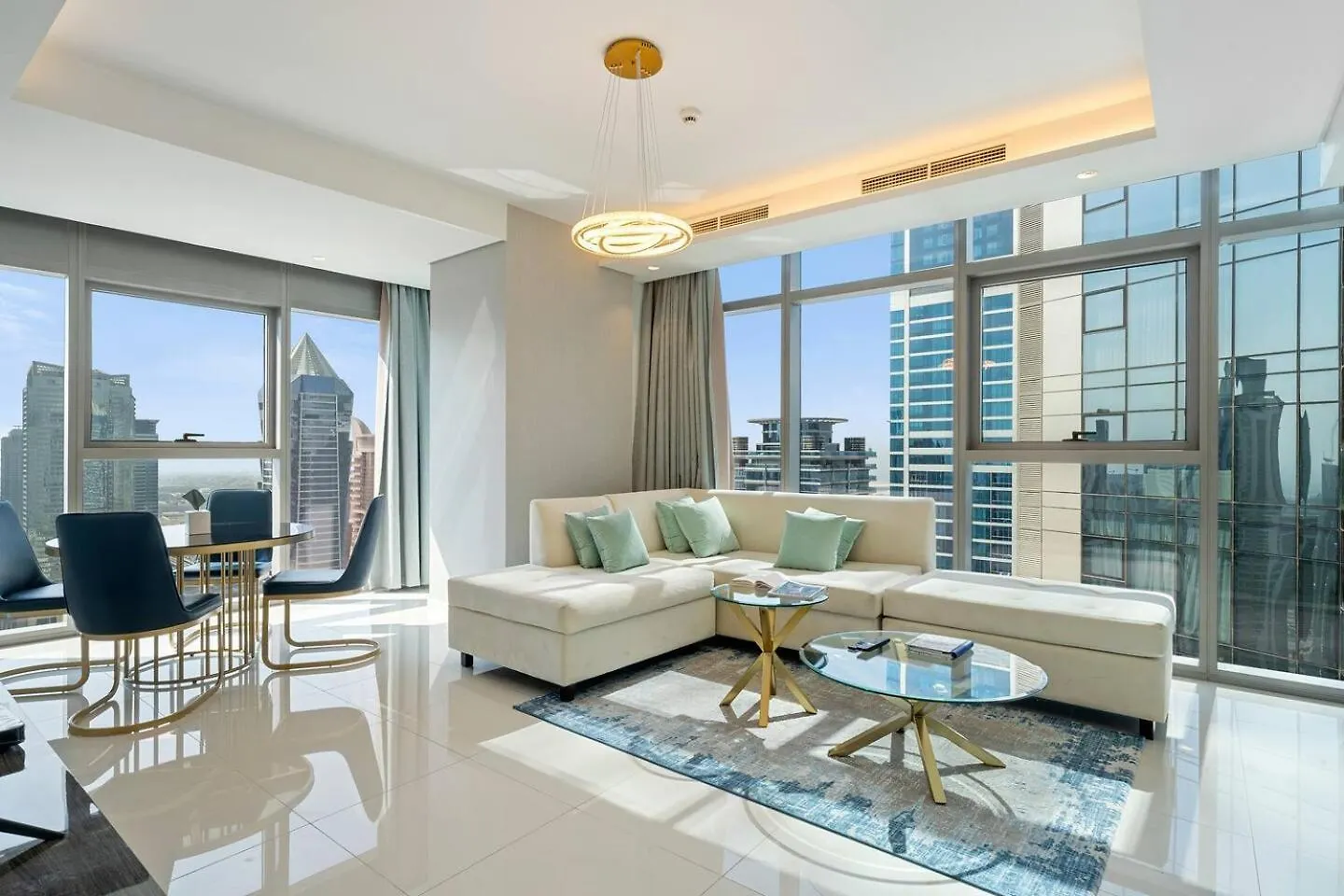 High Floor 2 Bedroom Gem - Burj Khalifa Views Dubai