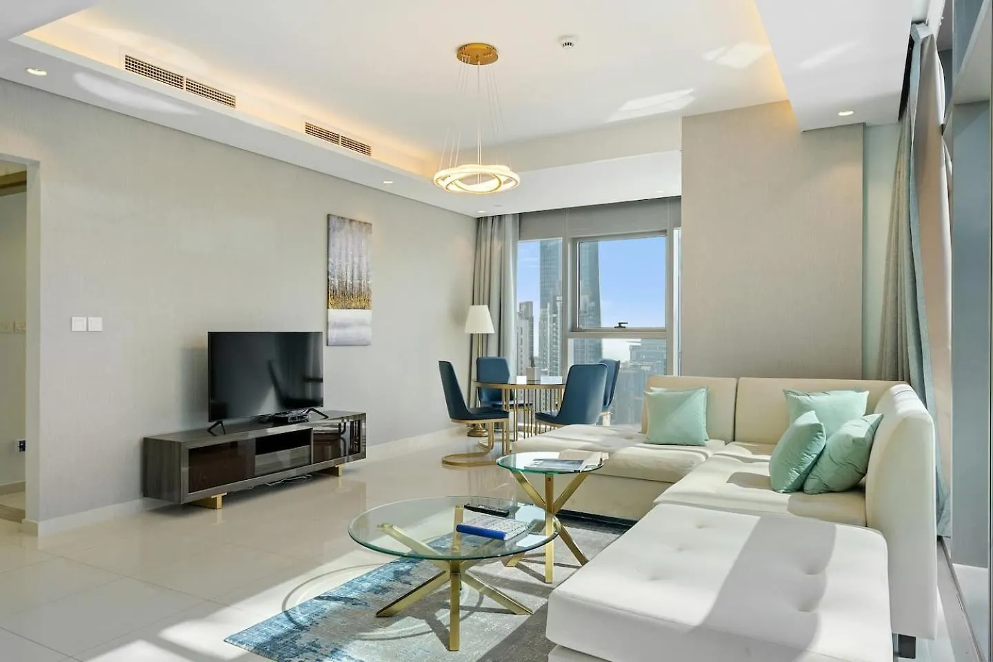 High Floor 2 Bedroom Gem - Burj Khalifa Views Dubai