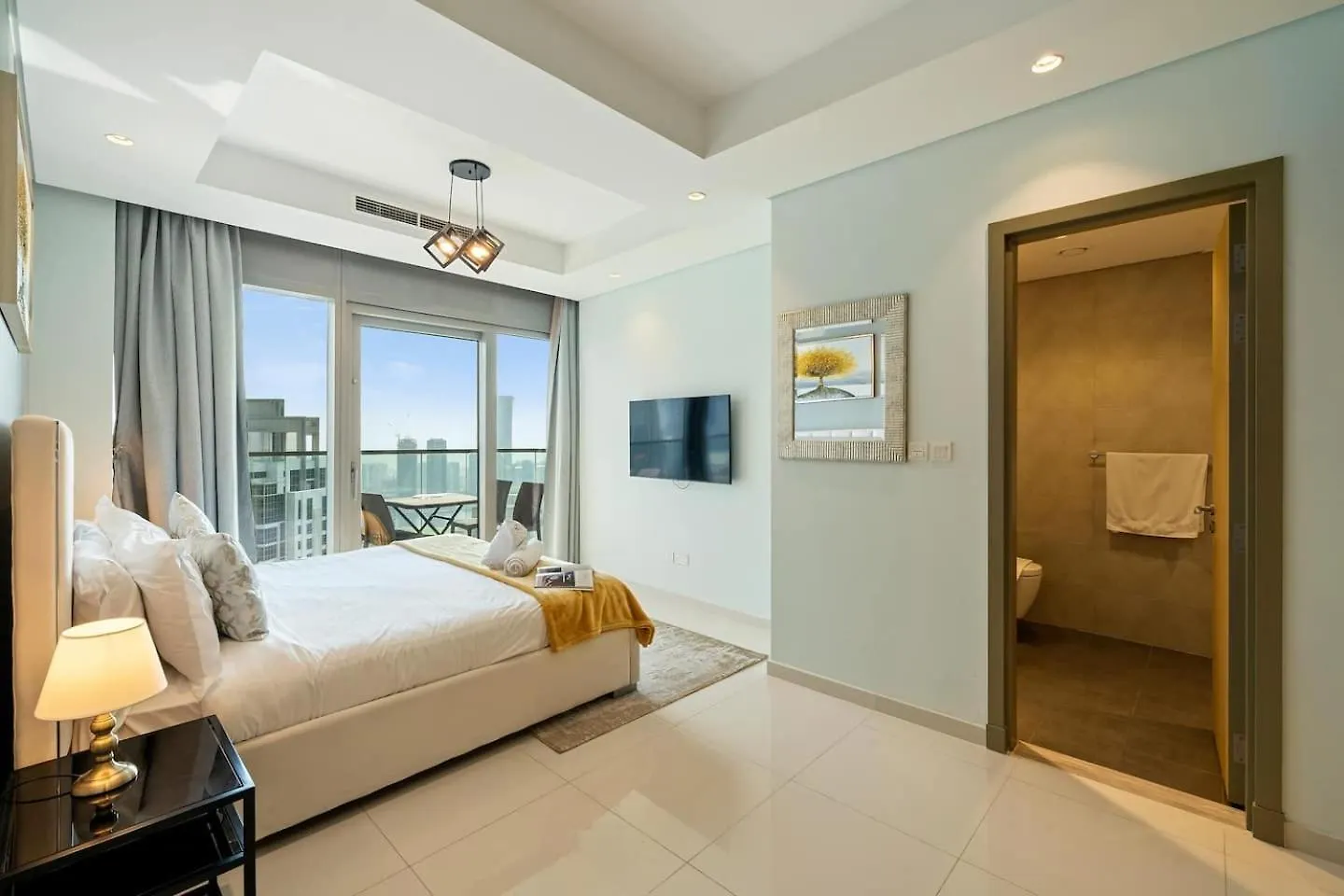 High Floor 2 Bedroom Gem - Burj Khalifa Views Dubai Apartment